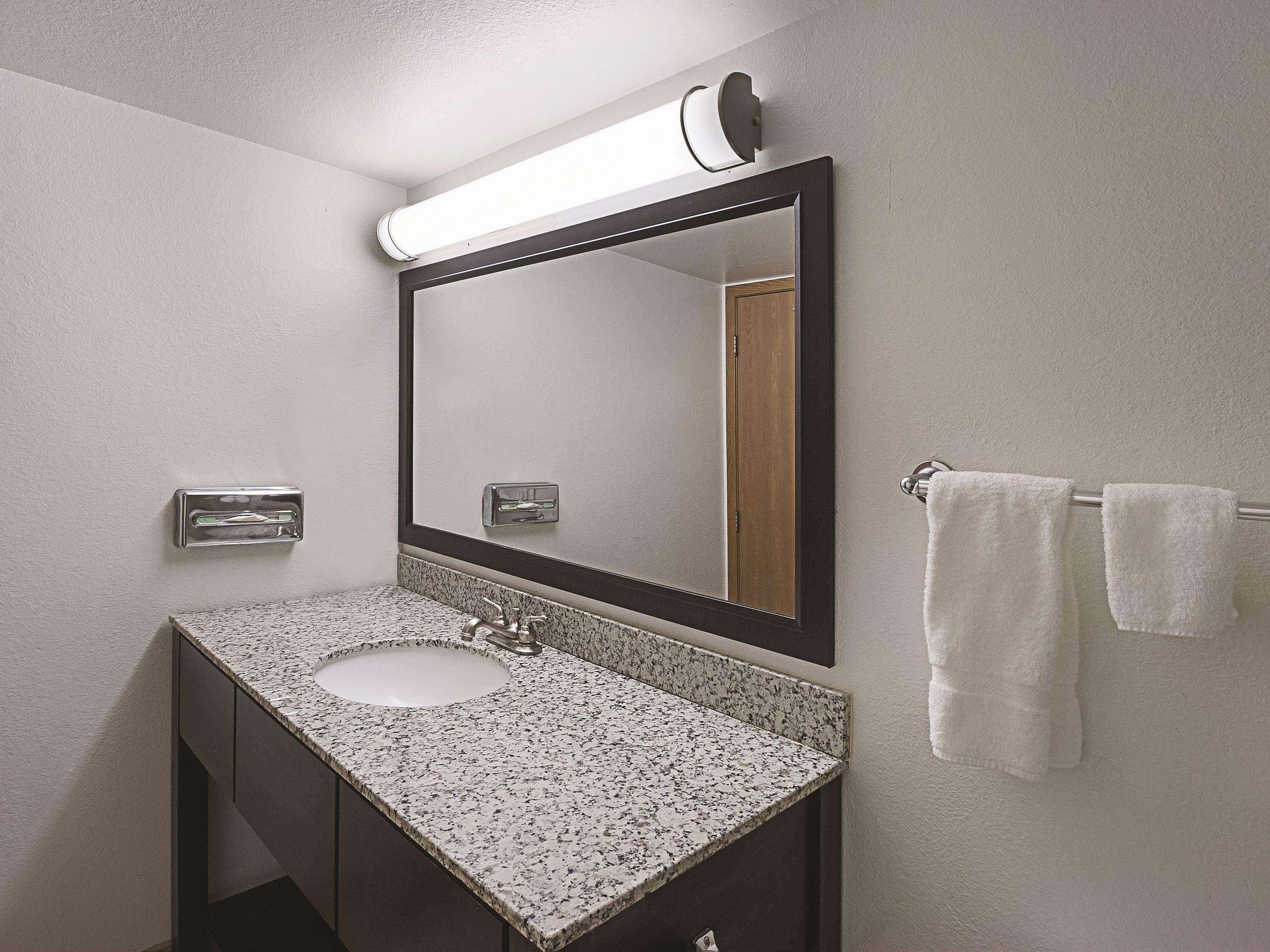 La Quinta By Wyndham Woodburn Hotel Buitenkant foto