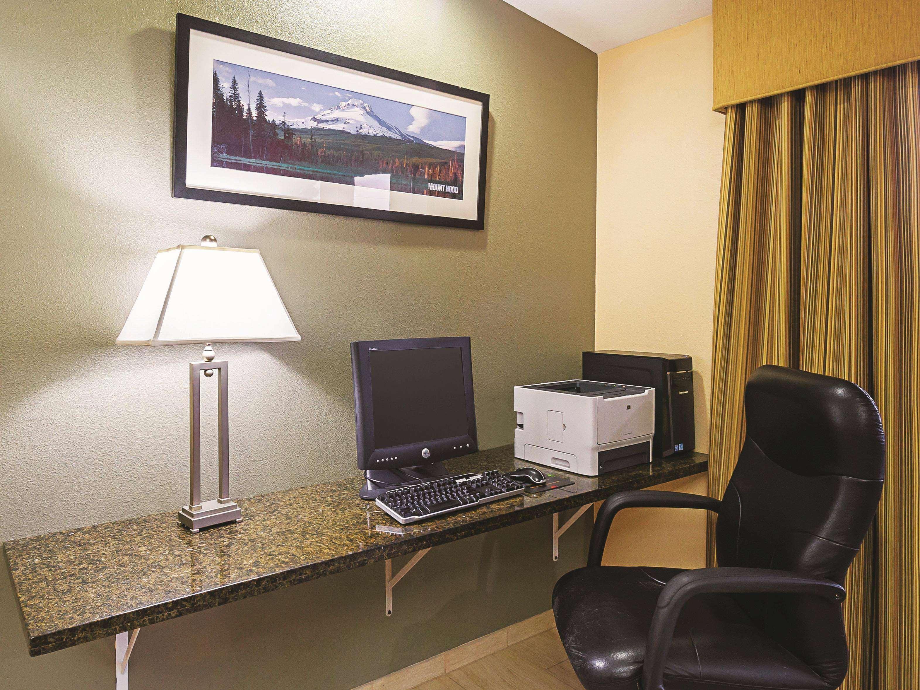 La Quinta By Wyndham Woodburn Hotel Buitenkant foto