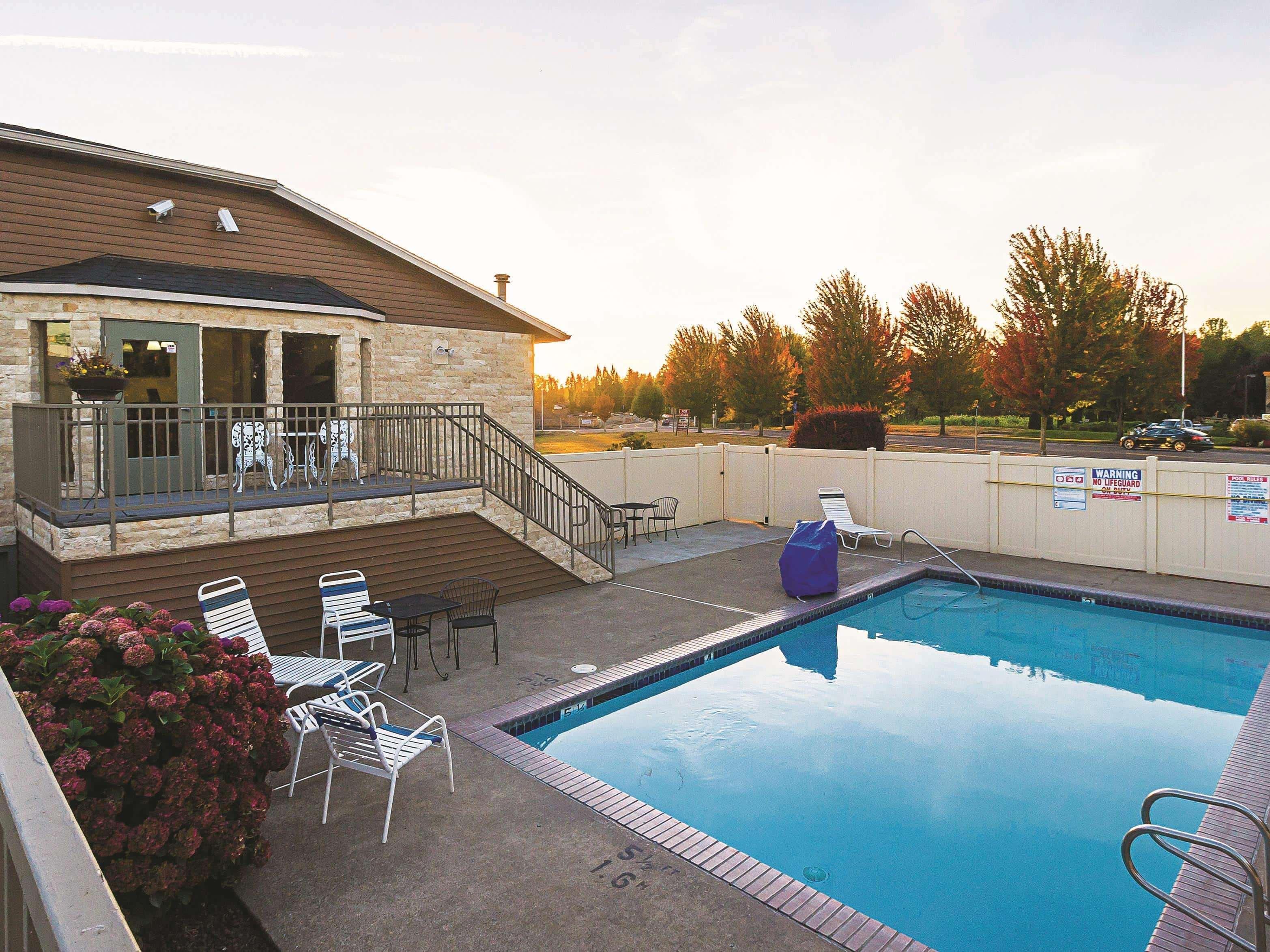 La Quinta By Wyndham Woodburn Hotel Buitenkant foto