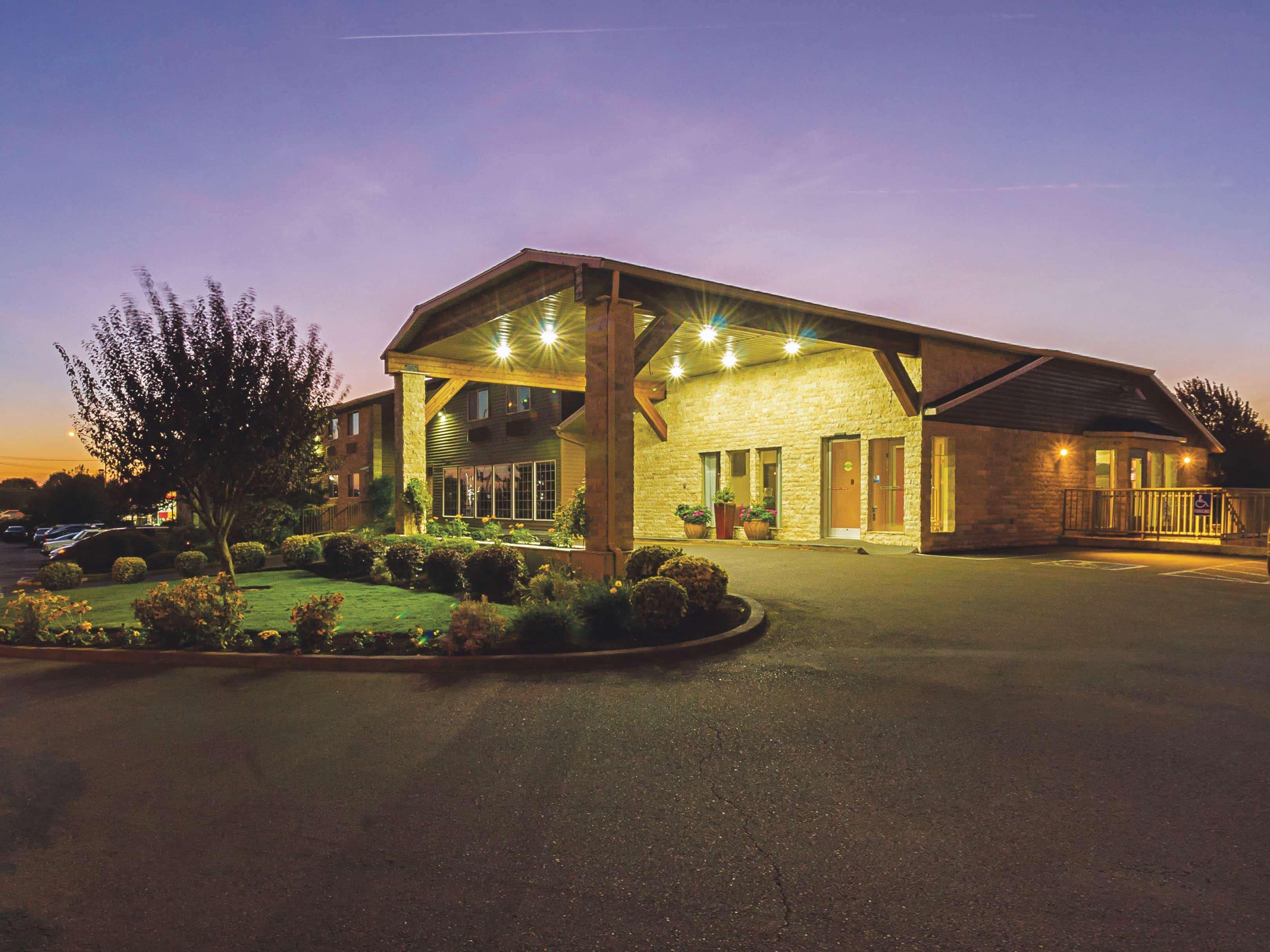 La Quinta By Wyndham Woodburn Hotel Buitenkant foto
