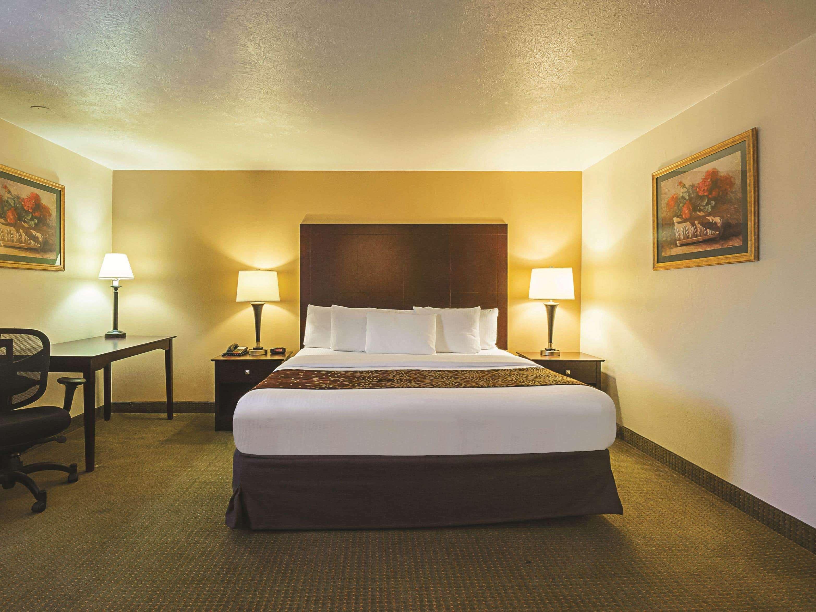 La Quinta By Wyndham Woodburn Hotel Buitenkant foto