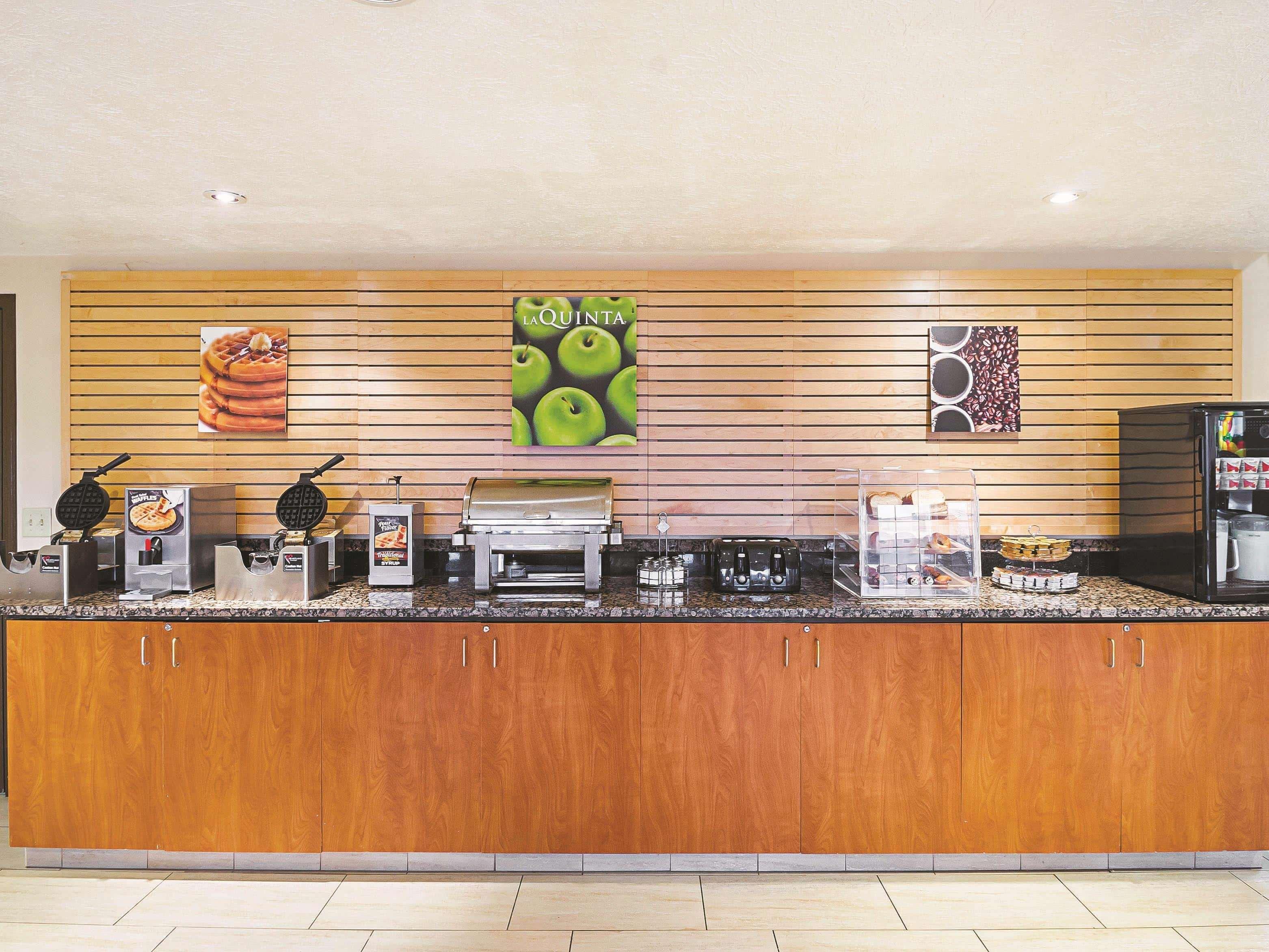 La Quinta By Wyndham Woodburn Hotel Buitenkant foto