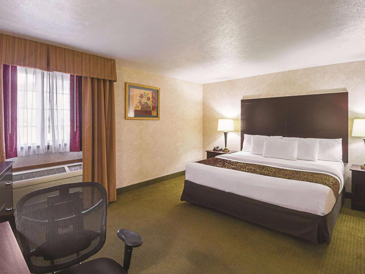 La Quinta By Wyndham Woodburn Hotel Buitenkant foto